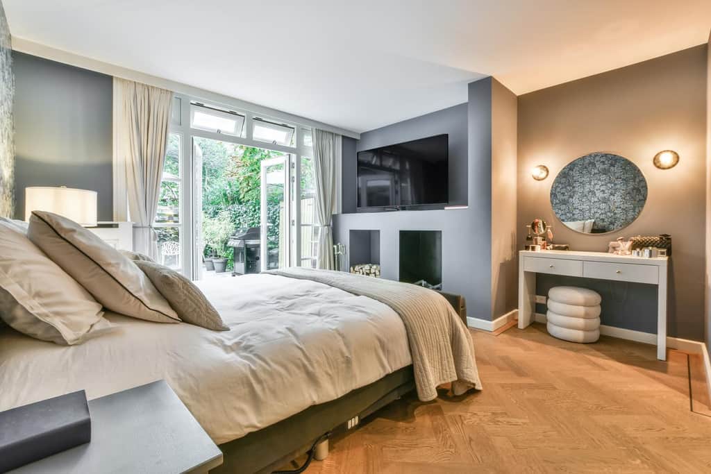 contemporary bedroom