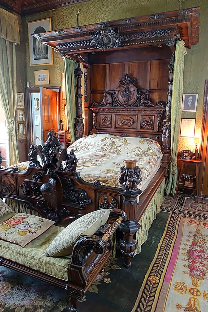 half tester bed