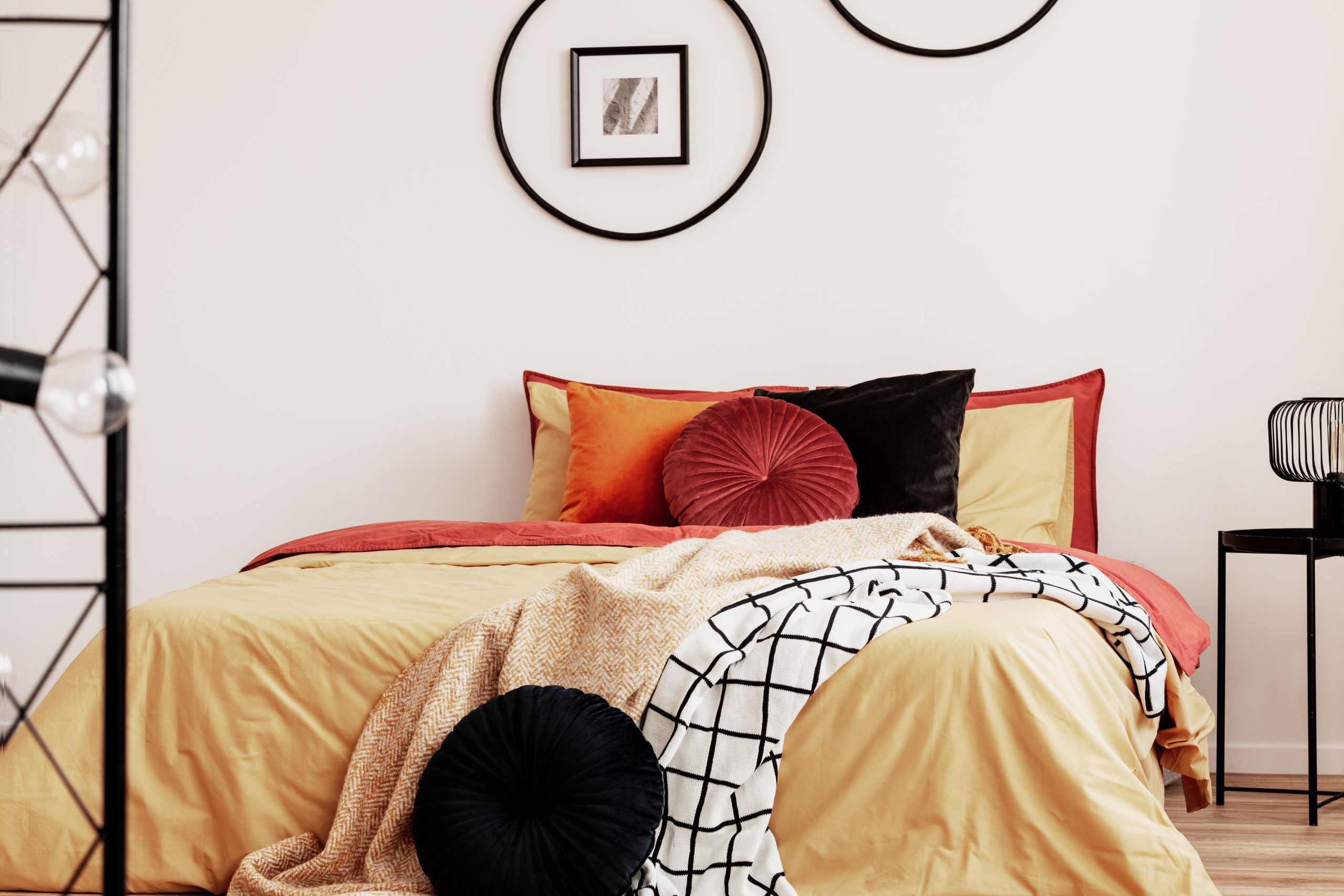 How to use accent pieces in interior decor?